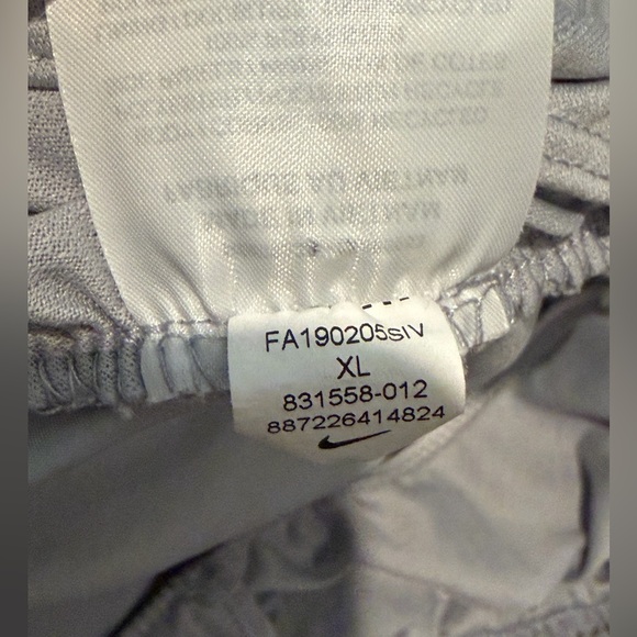 Nike Dri Fit Women’s Gray Lined Athletic Shorts Size XL Measured 32x3 - Picture 7 of 9
